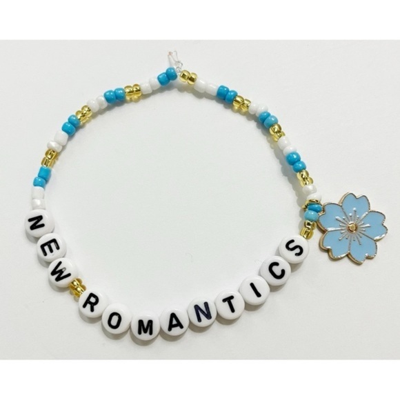 Taylor Swift Eras Tour Friendship Bracelet New Romantics 1989 with charm - Picture 1 of 2